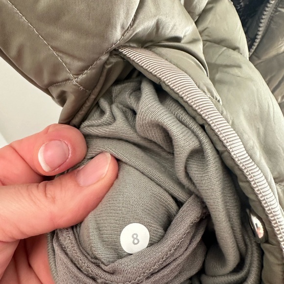 Lululemon The Fluffiest Vest Size 8 - Picture 6 of 13
